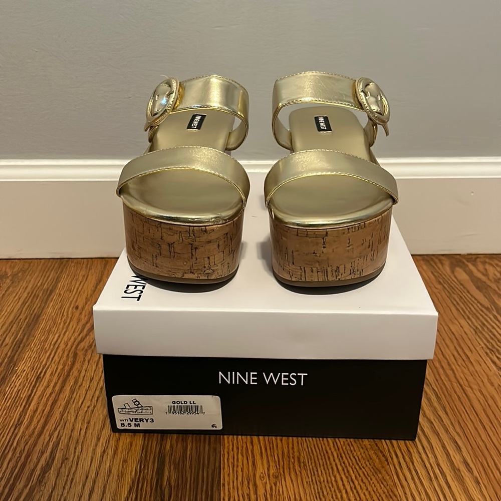Nine West Platform Wedge size 8.5 Shiny Gold color